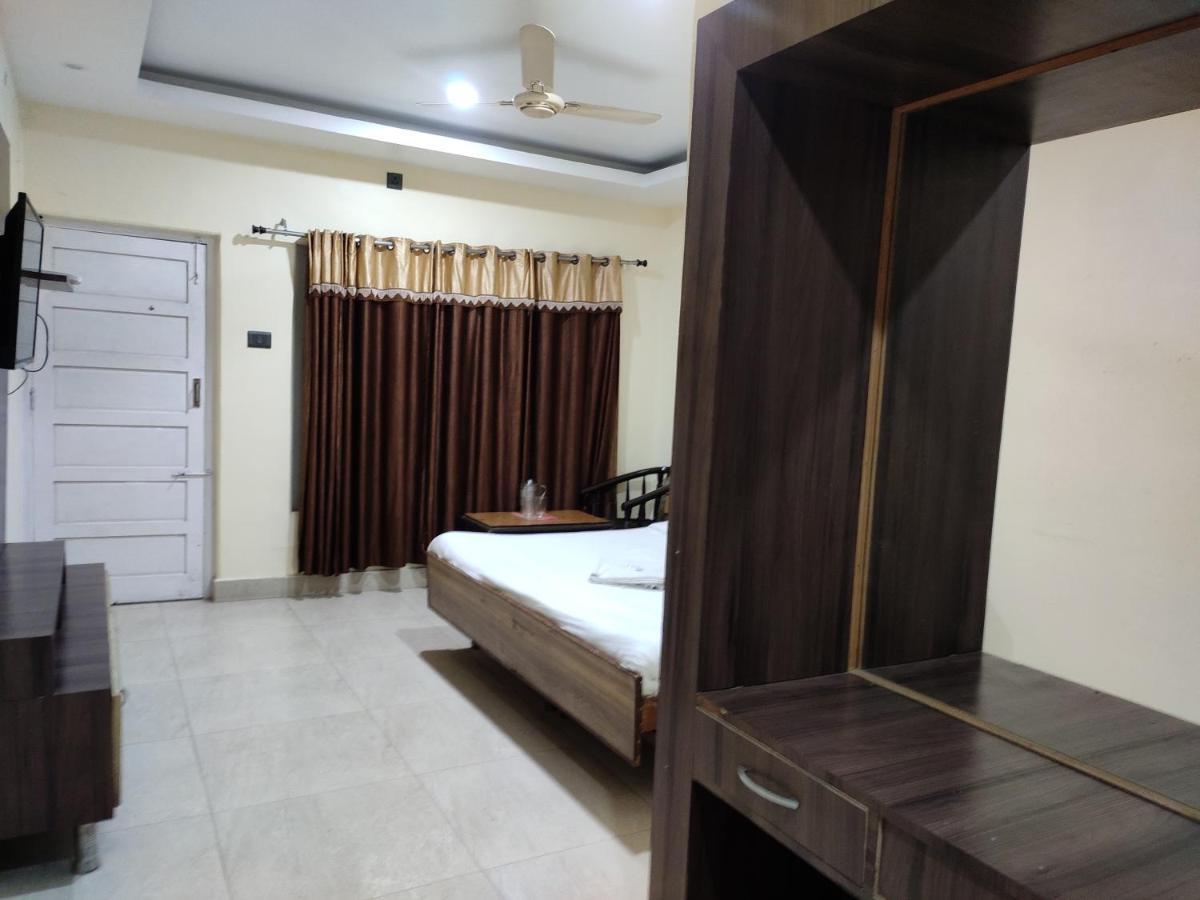 Hotel Royal Chamba  Buitenkant foto