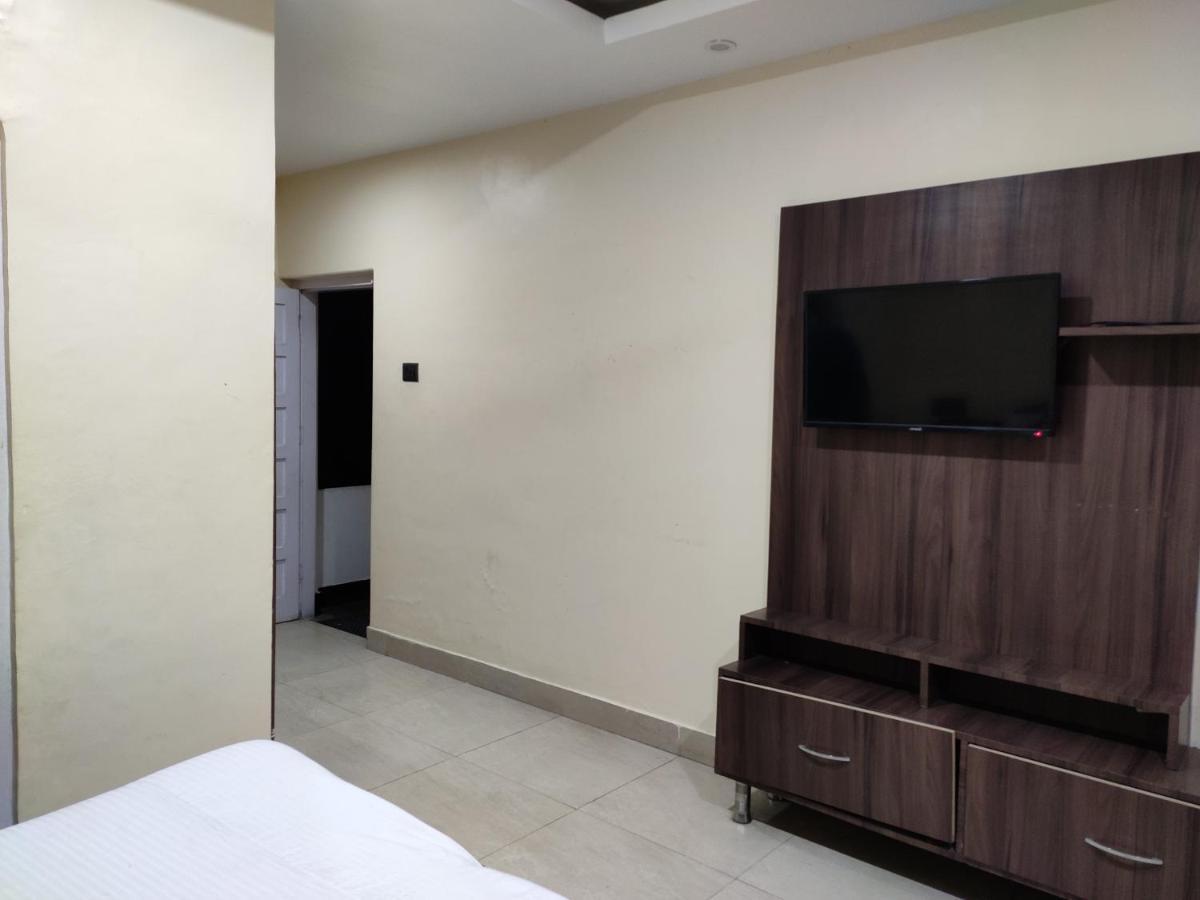Hotel Royal Chamba  Buitenkant foto